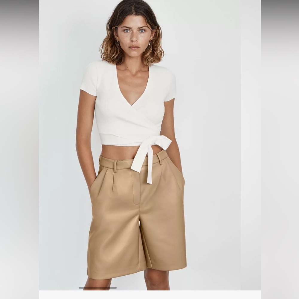 • Wilfred Aritzia • Limerick Shorts Women’s Sand Buff Tan 4 Soft - Picture 2 of 7